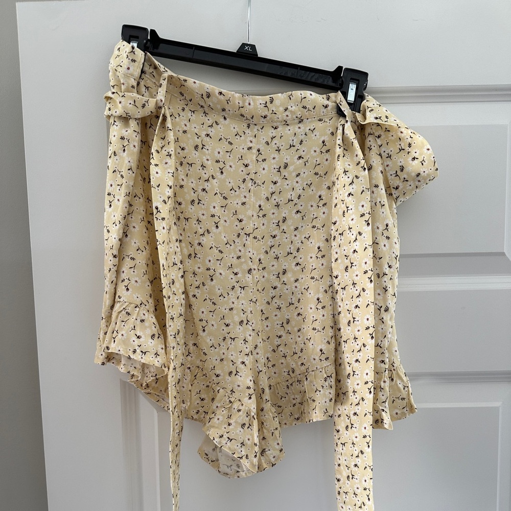 Giovanna Short in Savannah Tan Floral
MAJORELLE